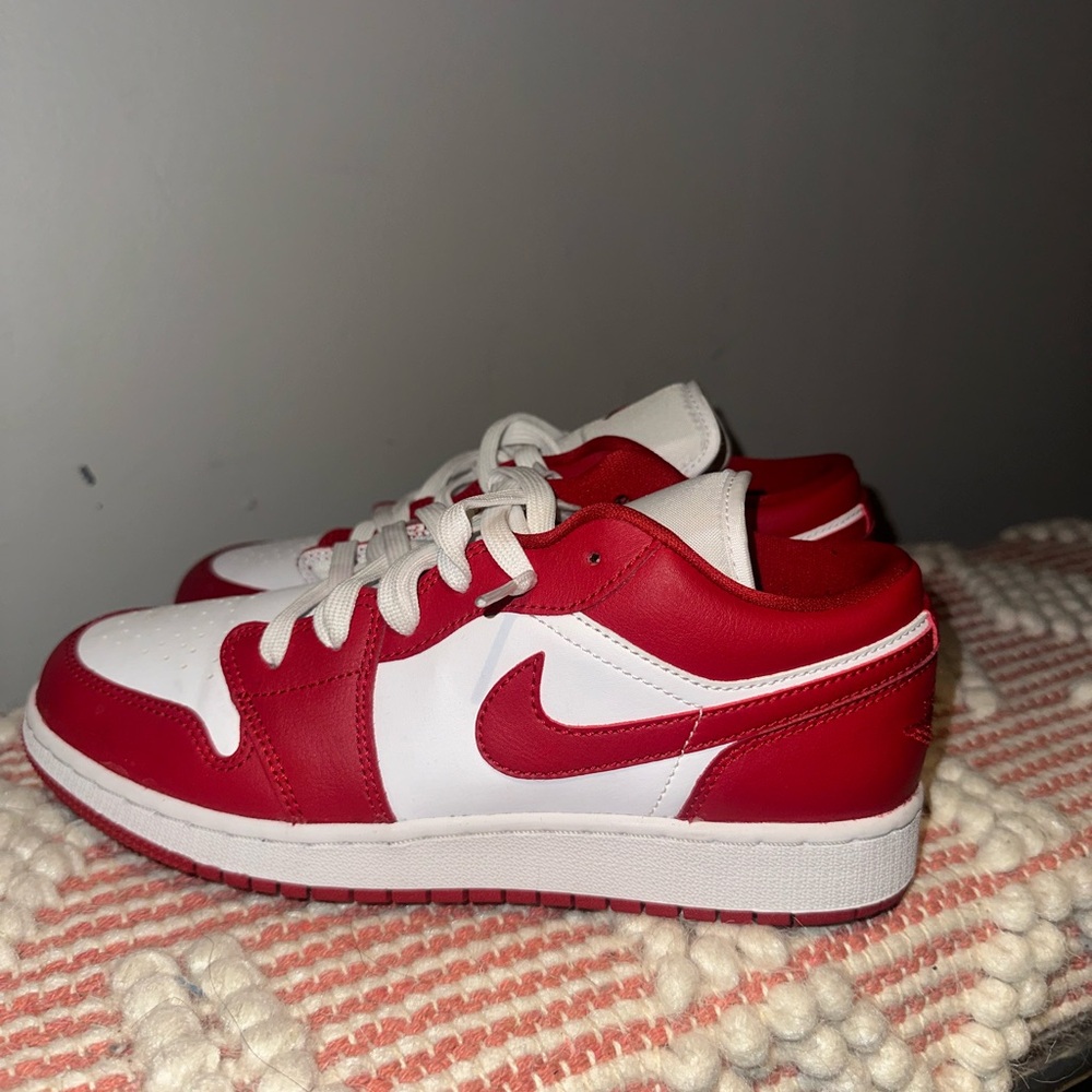 Jordan 1 lows Red and White Sneakers